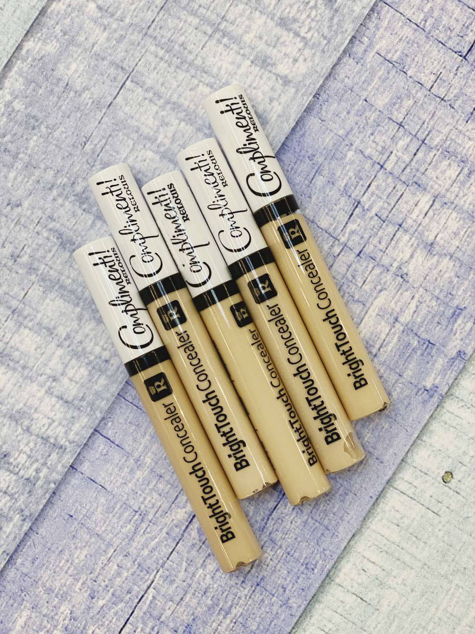 

Консилер для лица Relouis Complimenti Bright Touch Concealer