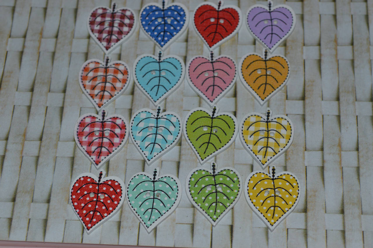 

Пуговица деревянная листочек