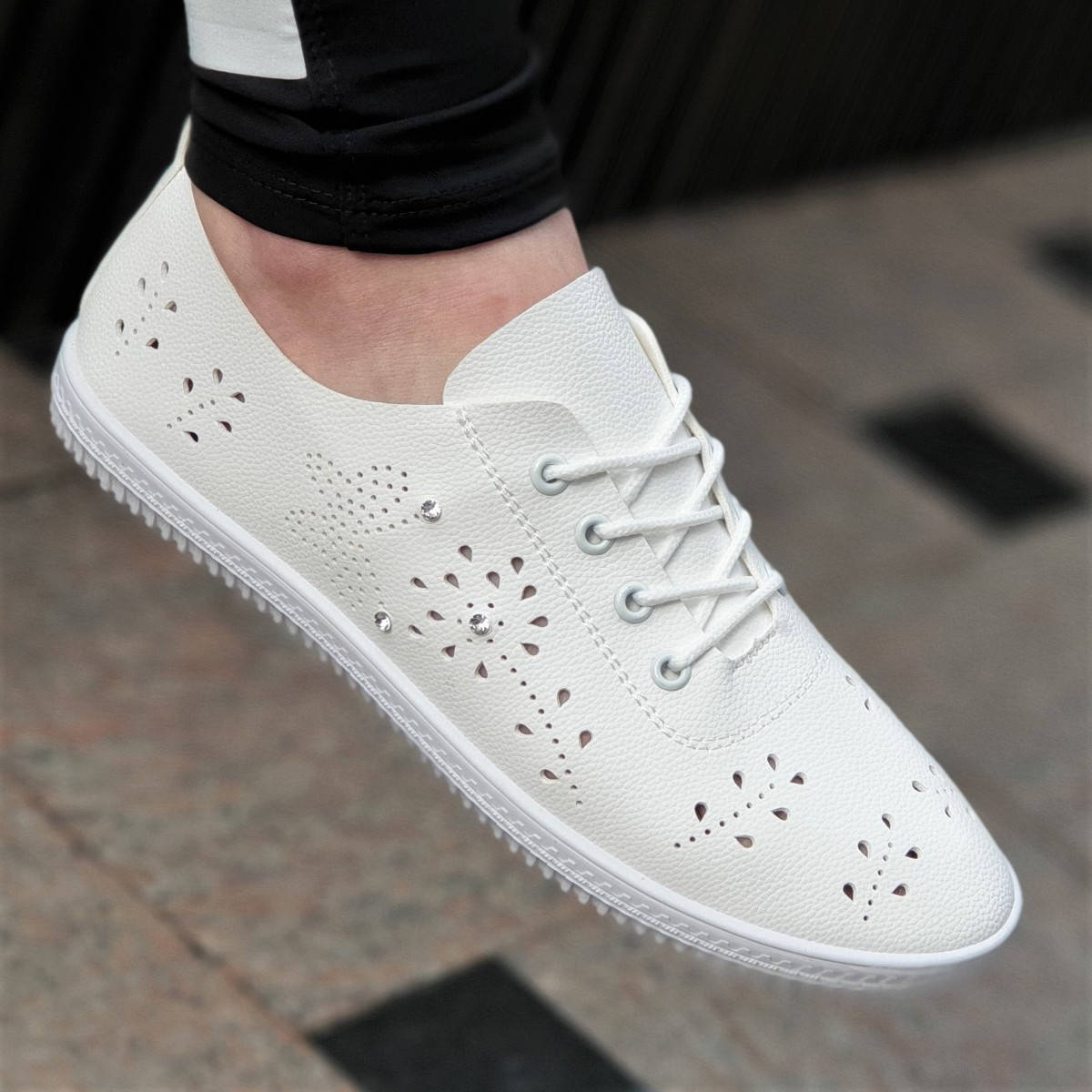 

Летние женские мокасины перфорация белые на шнуровке, легкие и мягкие на весну лето (Код: М1373)