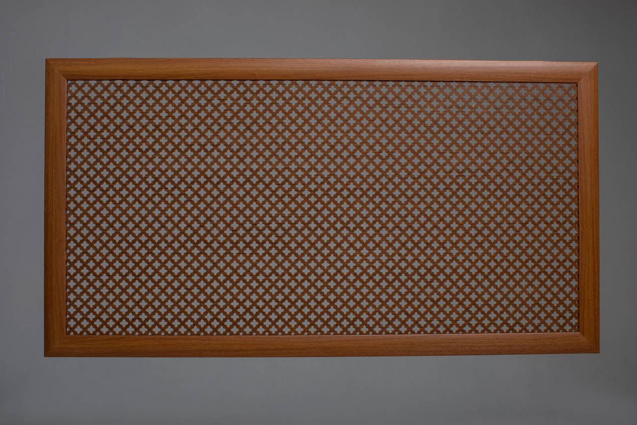 

Решетка на чугунную батарею, 68 см х 98 см, цвет лесной орех Роял