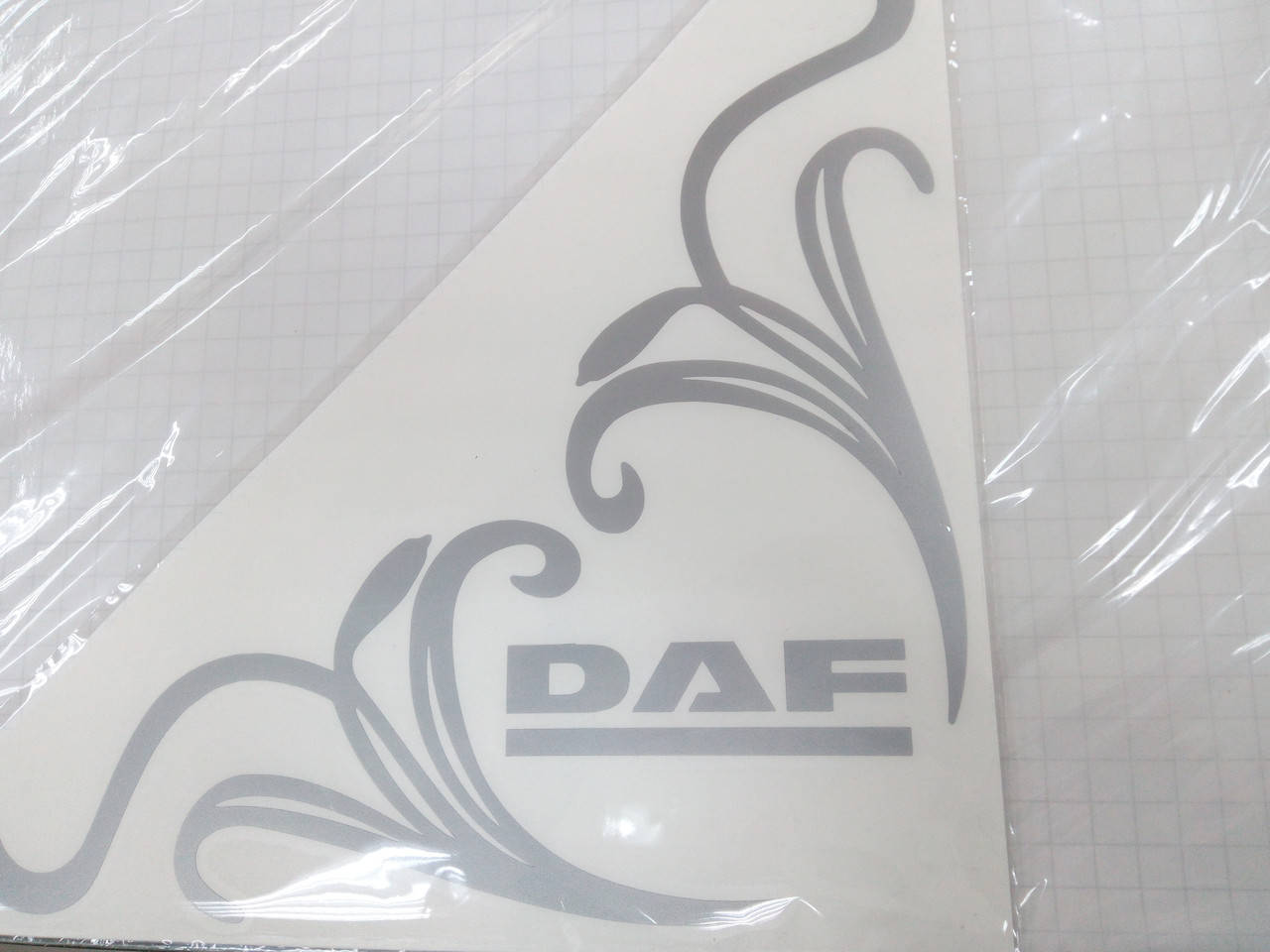 

Набор виниловых наклеек УГОЛКИ НА БОКОВЫЕ ОКНА DAF 27х27 см 2 цвета, Белый
