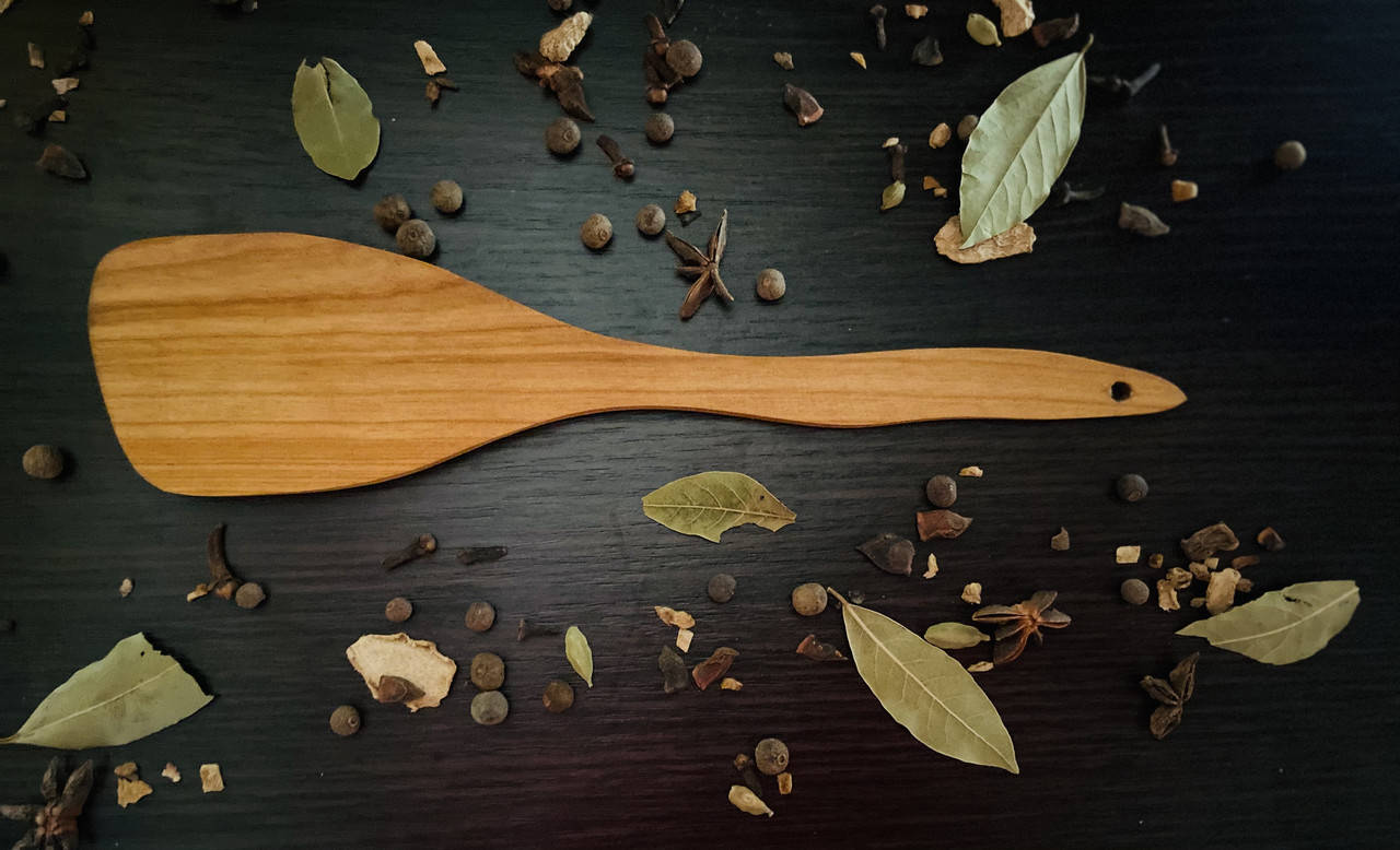 

Лопатка кухонна з натурального дерева