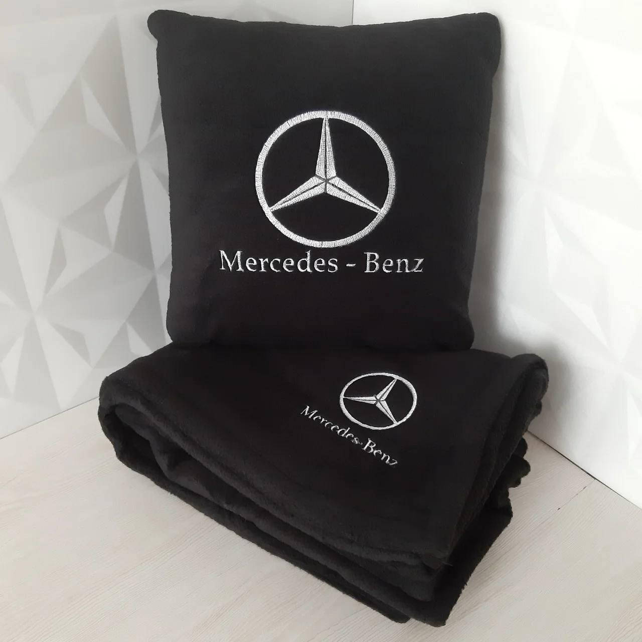 

Плед с подушкой в машину с логотипом авто Mercedes