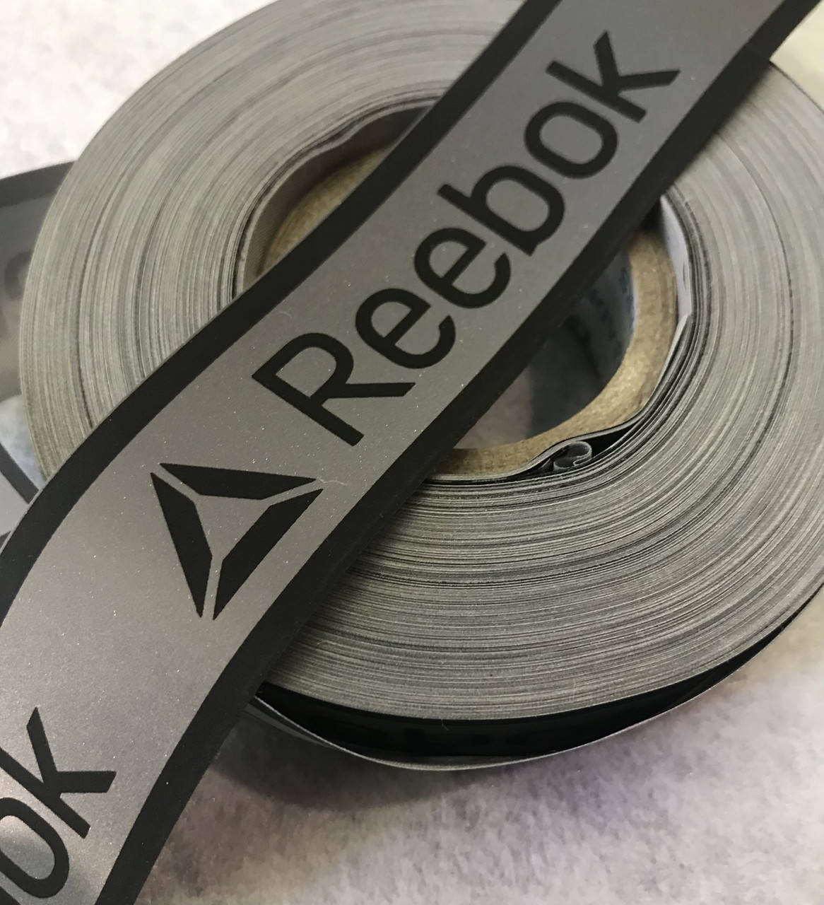 

Светоотражающая лента тесьма текстильная светоотражающая брендовая лента REEBOK, Светло-серый