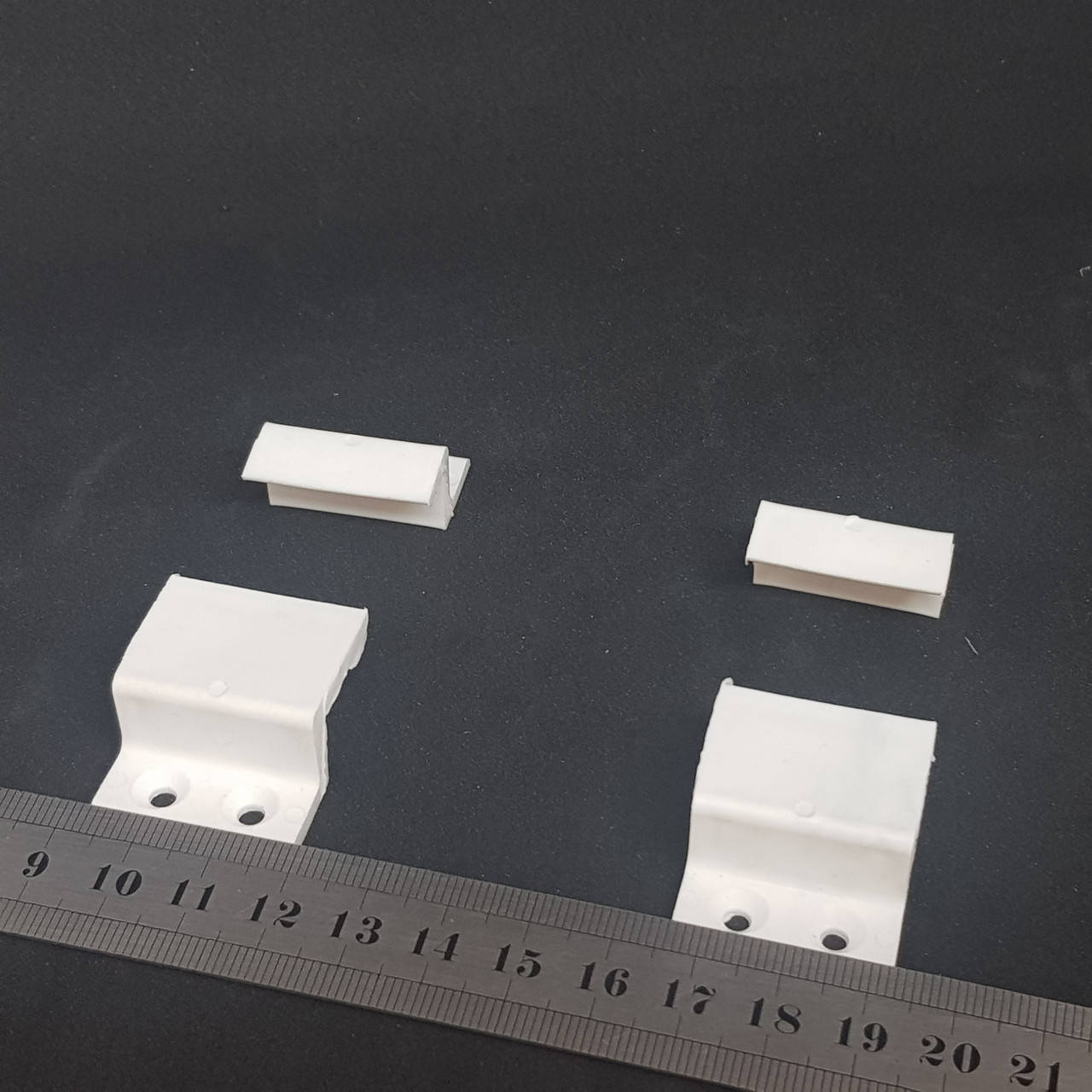 

Карманы ТЕРМОПЛАСТ на 2 монтажных отверстия (старого образца) для москитной сетки из профиля 10*20 мм (белые), Белый