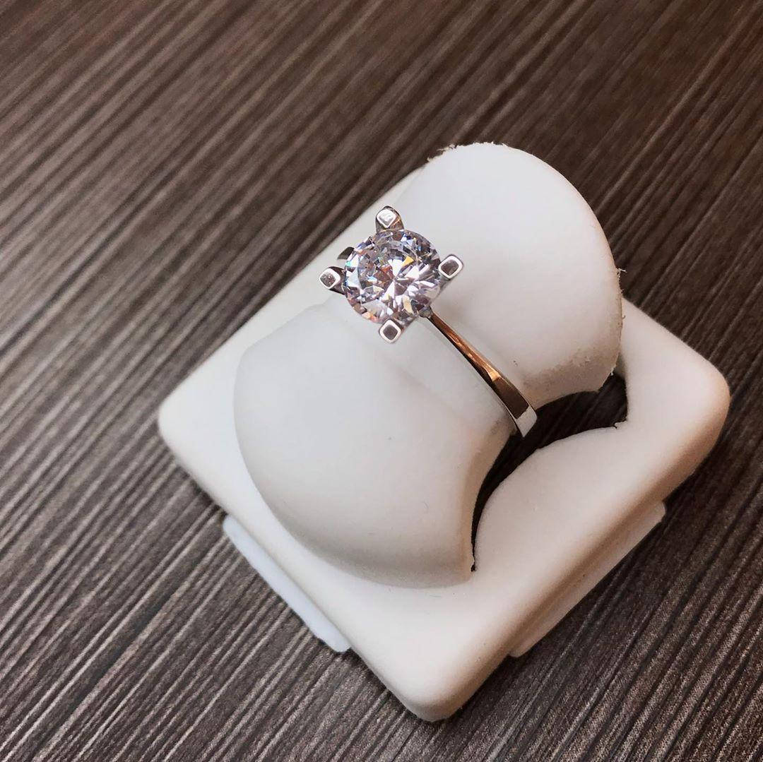

Серебряное кольцо 925 пробы с фианитом