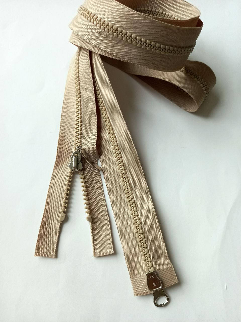 

Замок-блискавка роз'ємний пластиковий №5 "Трактор" ,2 бігунки, 70 см, сіро-бежевий світлий 308 Молния, Бежевый