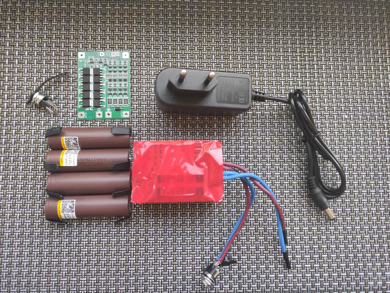 

Комплект на Шуруповёрт 14,4V,перепаковка/сборка/bms 4S 18650 Li-ion,готовая сборка на 3000mAh+зарядка 1 Ампер
