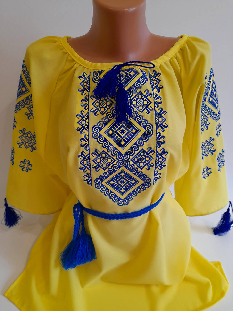 

Вишиванка. Жіноча вишиванка