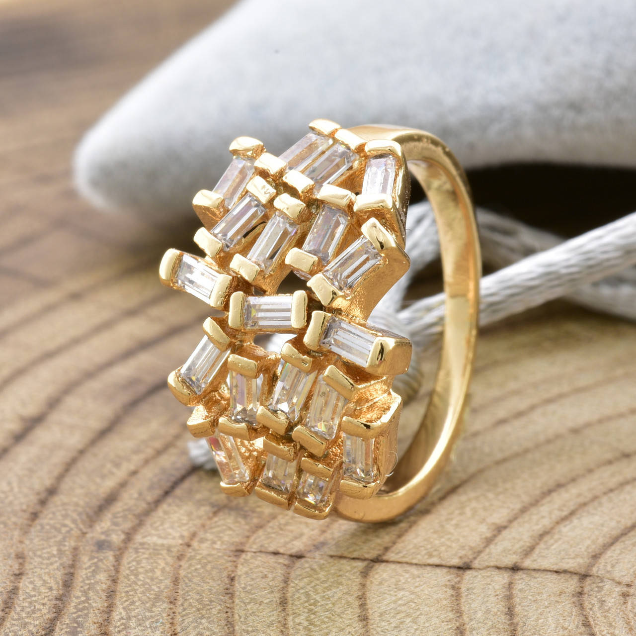 

Кольцо Xuping 13146 белые фианиты позолота 18К размер 16