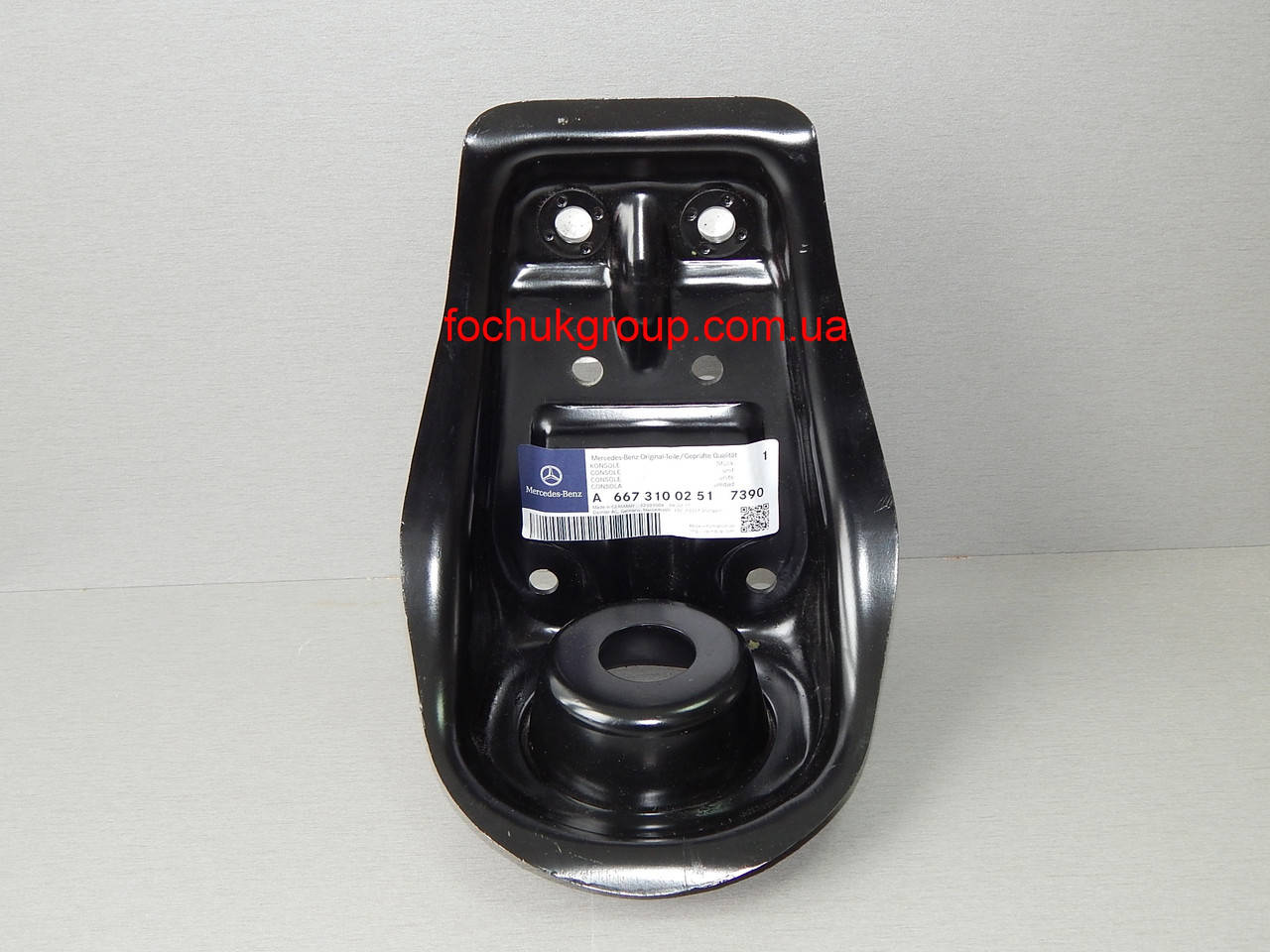 

Кронштейн кабины на Mercedes 609, 709, 711, 811, 814 - A6673100251