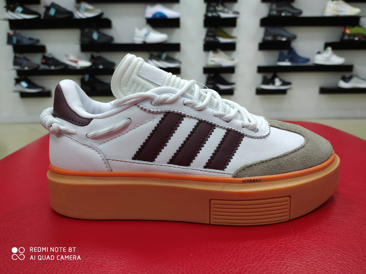 

Кроссовки женские Adidas Ivy Park