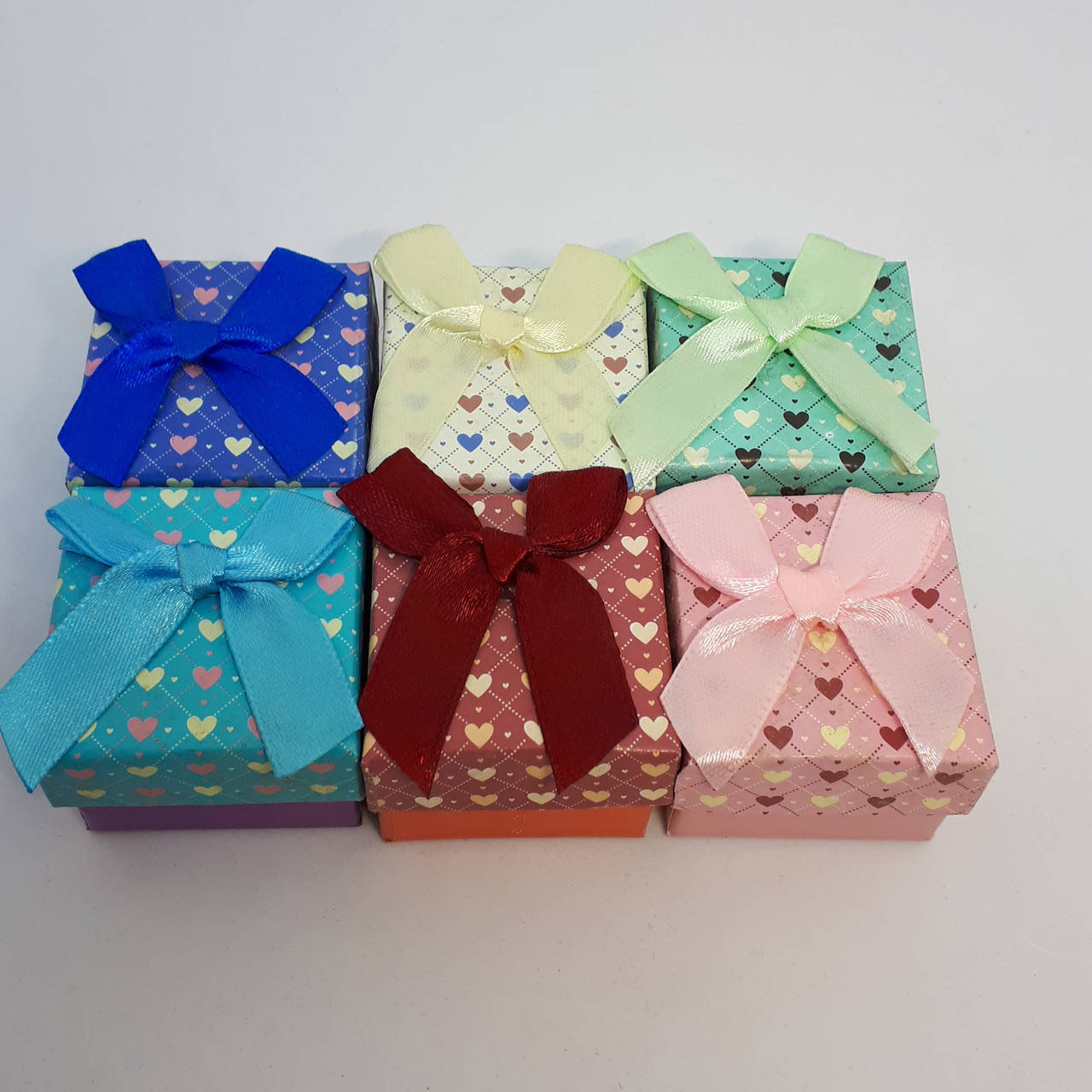 

Картонная коробочка с бантом для украшений, Белый