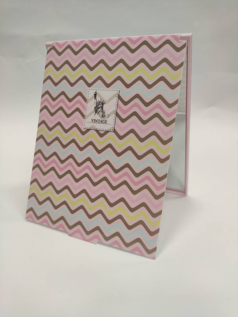 

Зеркало - книжка , рамка косметическое настольное складное, дорожное 16 на 13 см