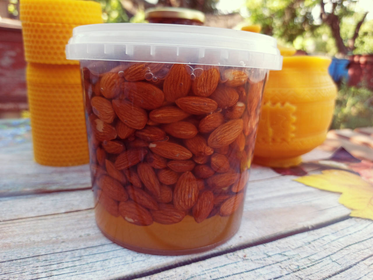 

Мед акации с миндалем 1,0 л (1200 грам)