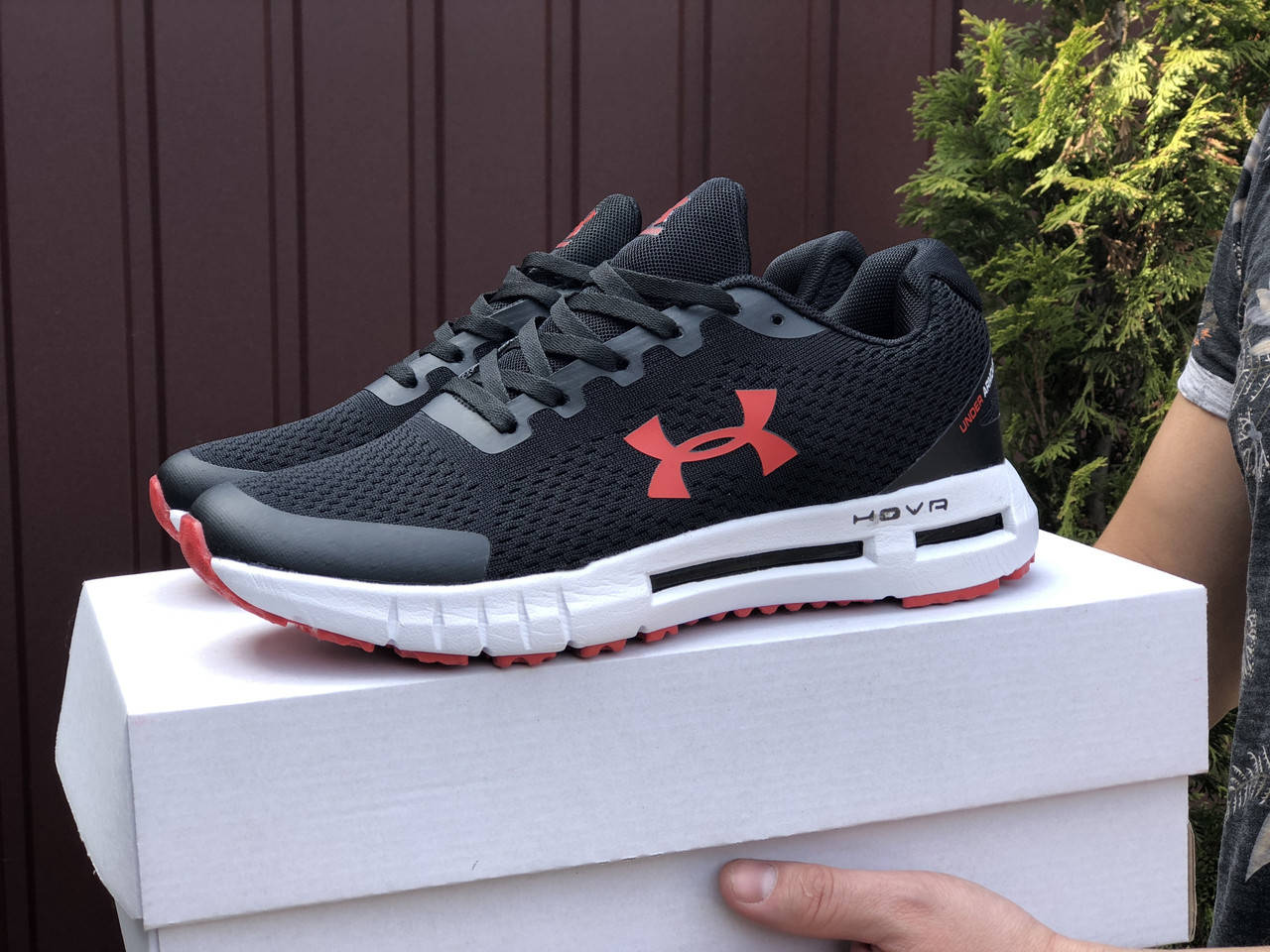 

Кроссовки мужские Under Armour HOVR черно белые \ красные, Черно-белый