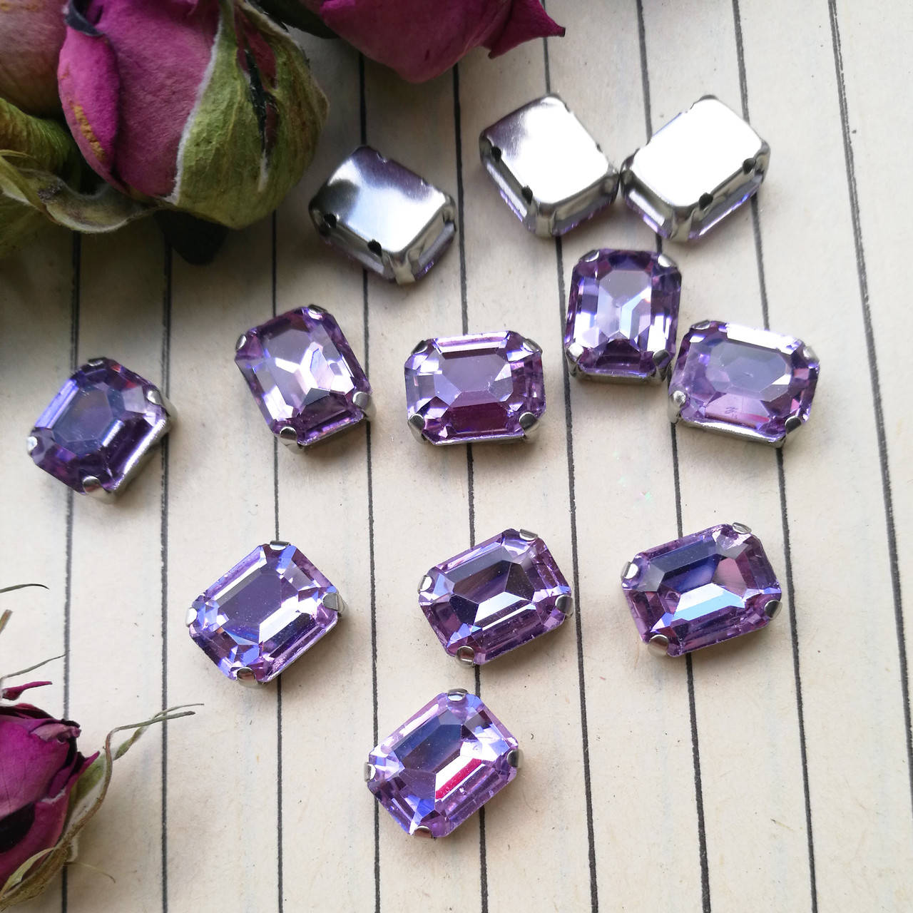 

Стрази в цапах, прямокутник 8*10 мм, колір Light Purple