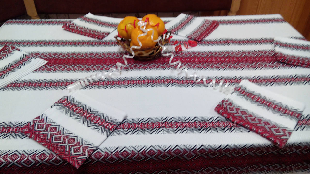 

Скатерть вышитая красная, Красный