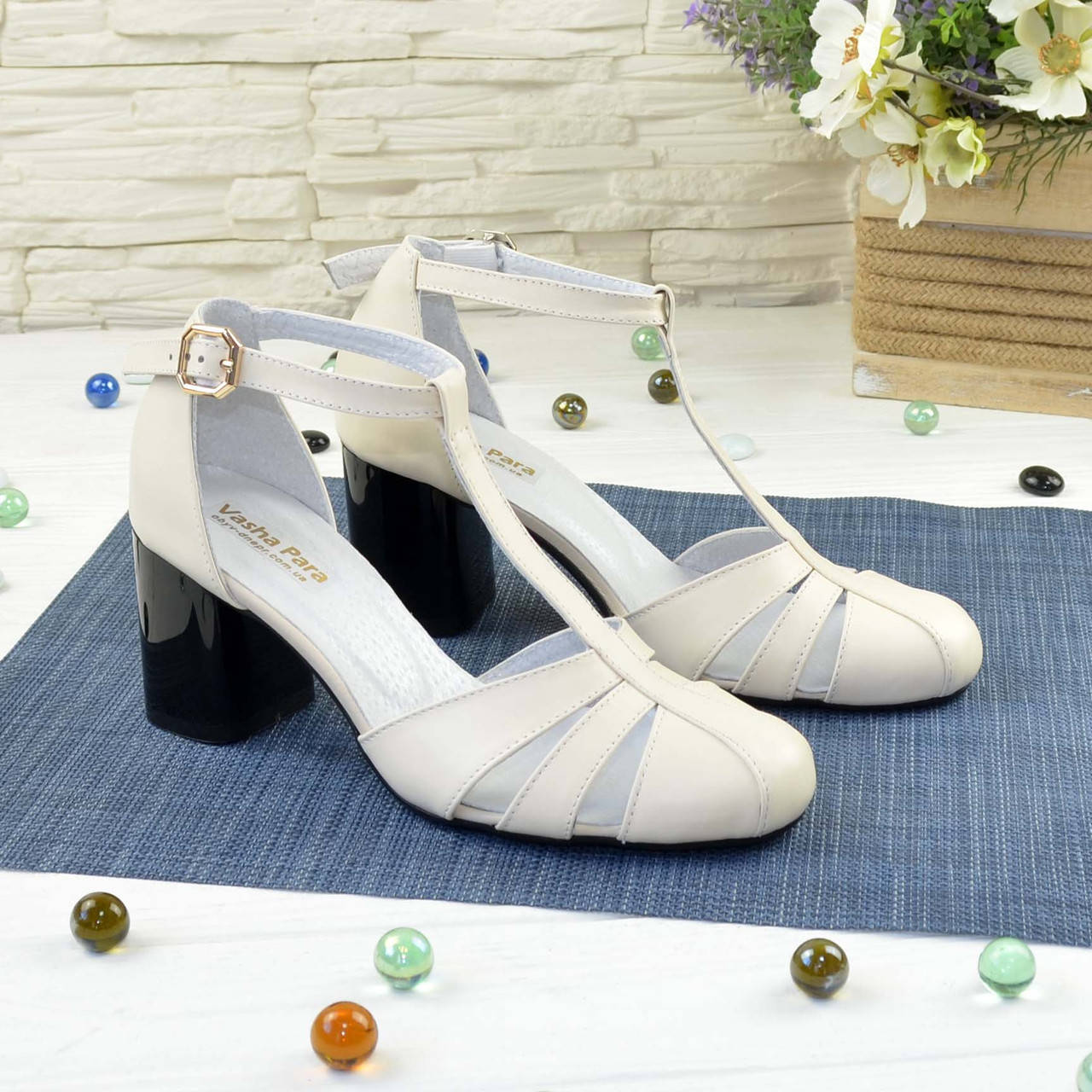 

Женские кожаные босоножки на устойчивом каблуке, цвет бежевый