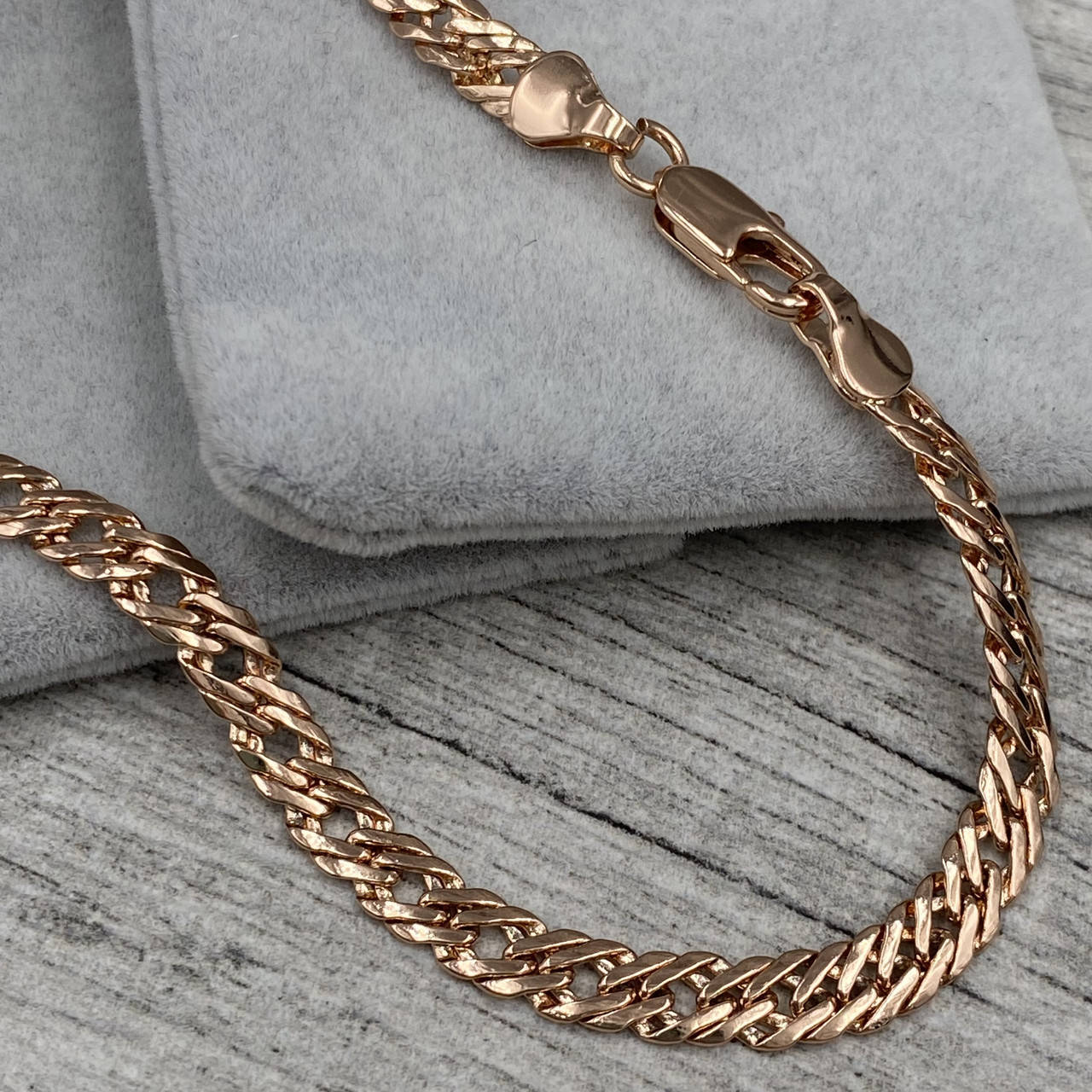 

Цепочка Ромбик деформированное звено царапины длина 50 см ширина 5 мм вес 15.0 г позолота РО