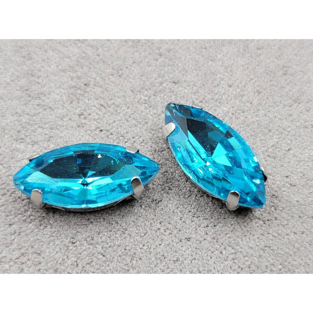 

Страз в цапах. Размер 7*15. (стекло ). Цвет - голубой