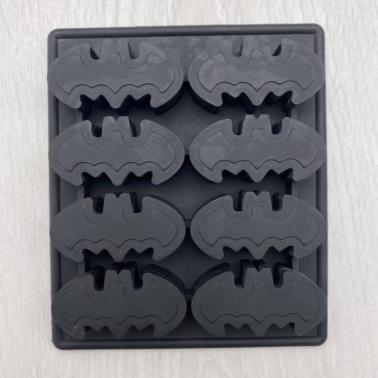 

Силиконовая форма для льда шоколада печенья Batman Бэтмен 16*10 см