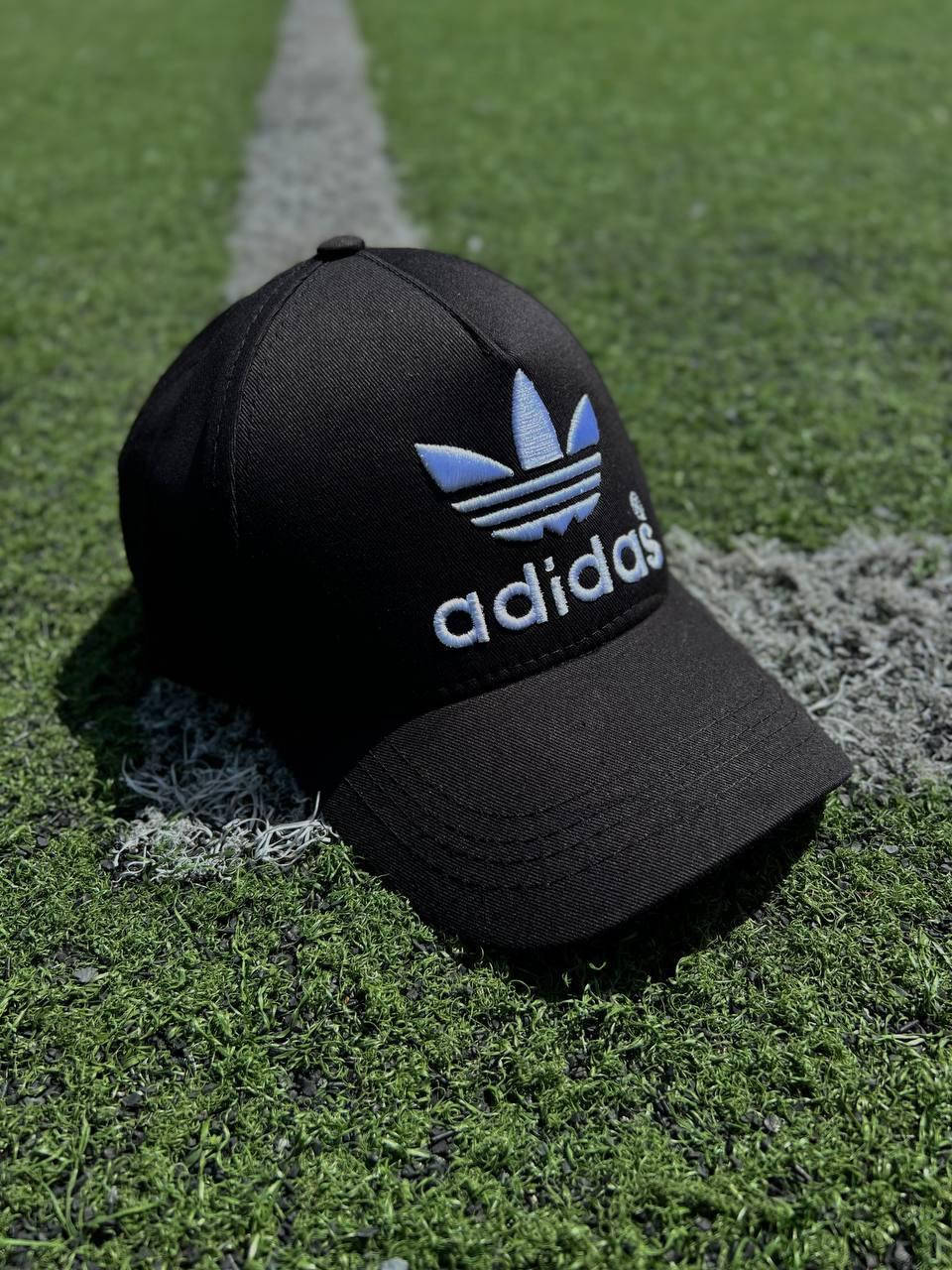 

Кепка Adidas черная с белым лого