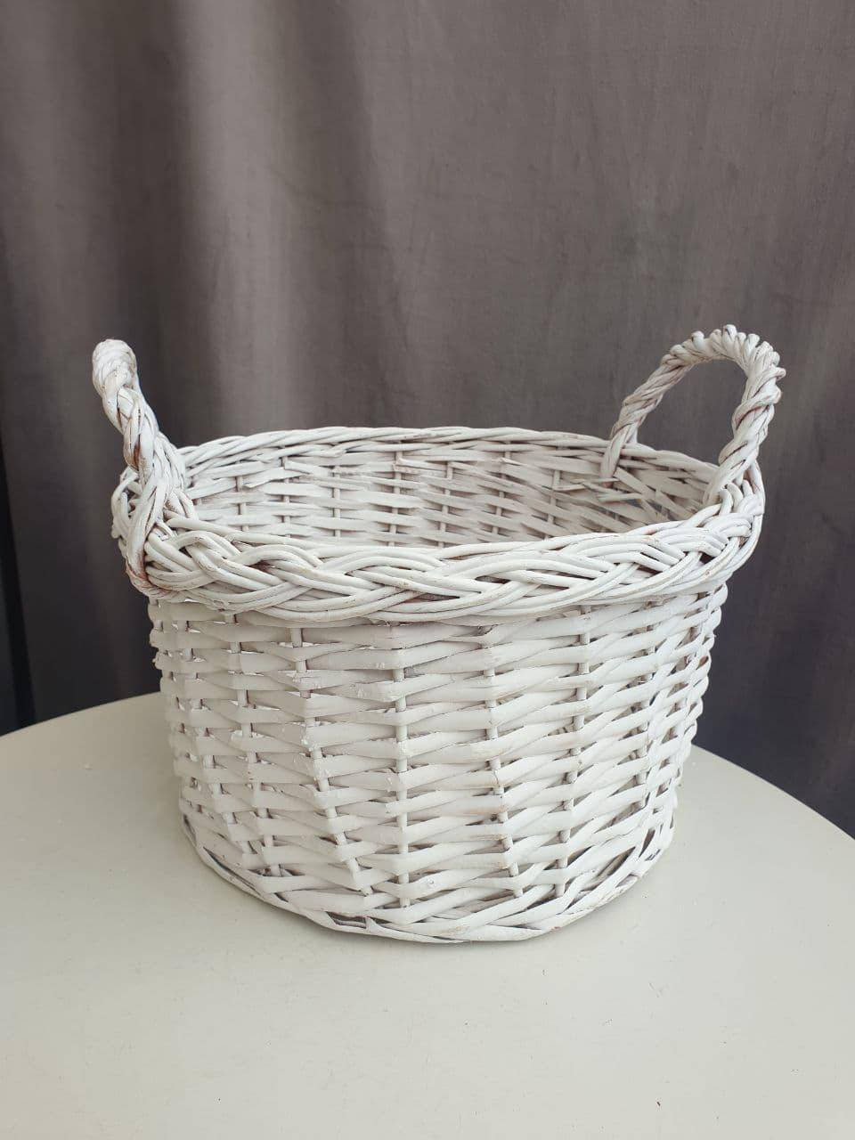 

Корзина белая из крашеной лози