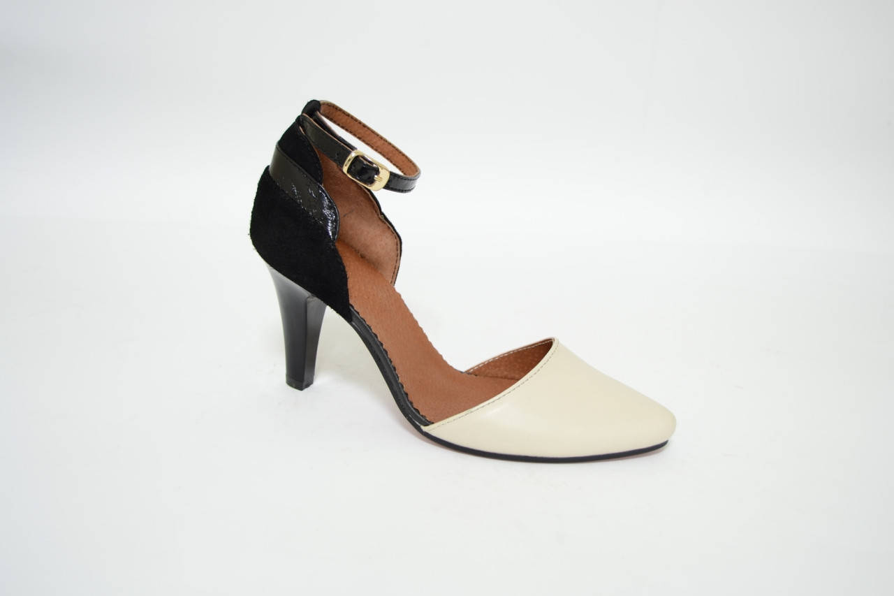 

Женские босоножки на шпильке с закрытым носком и пяткой кожаные бежевые "Karmen"