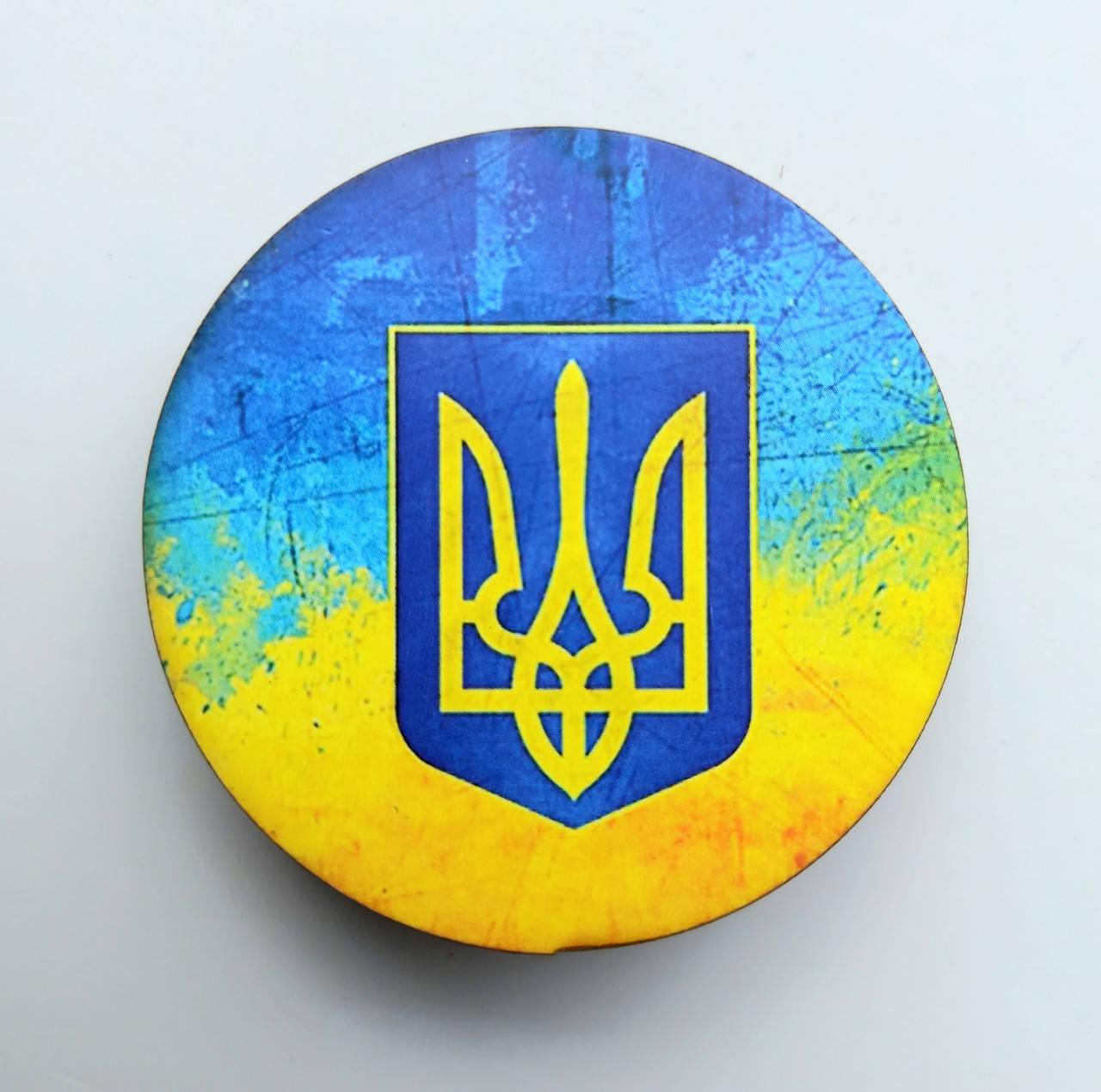 

Значок , герб Украины на щите , мдф , диаметр 5,5 см