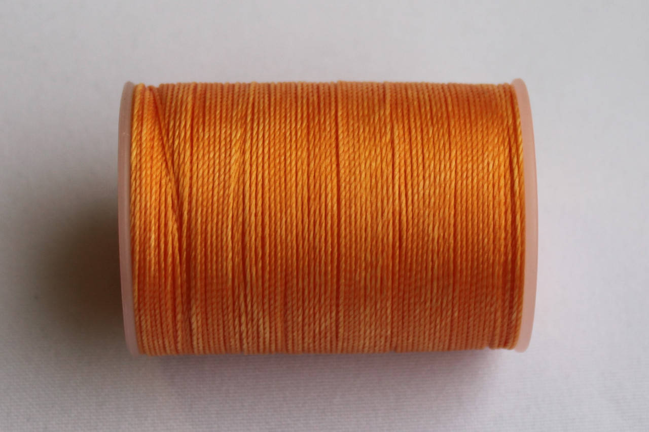 

Нитка вощёная Galaces S061 круглая, толщина - 0.55 мм, цвет - морковный, 120 метров, артикул СК 5626