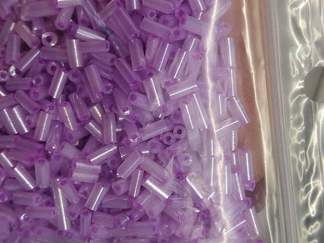 

Бисер стеклярус.Фасовка 50 гр.Сиреневый.