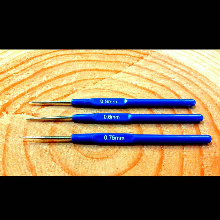 

Крючки вязальные 0,6mm.0,75mm.0,9mm.Набор