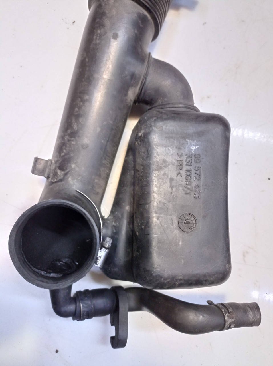 

Патрубок воздушного фильтра Opel Zafira A, Опель Зафира А. 90572422