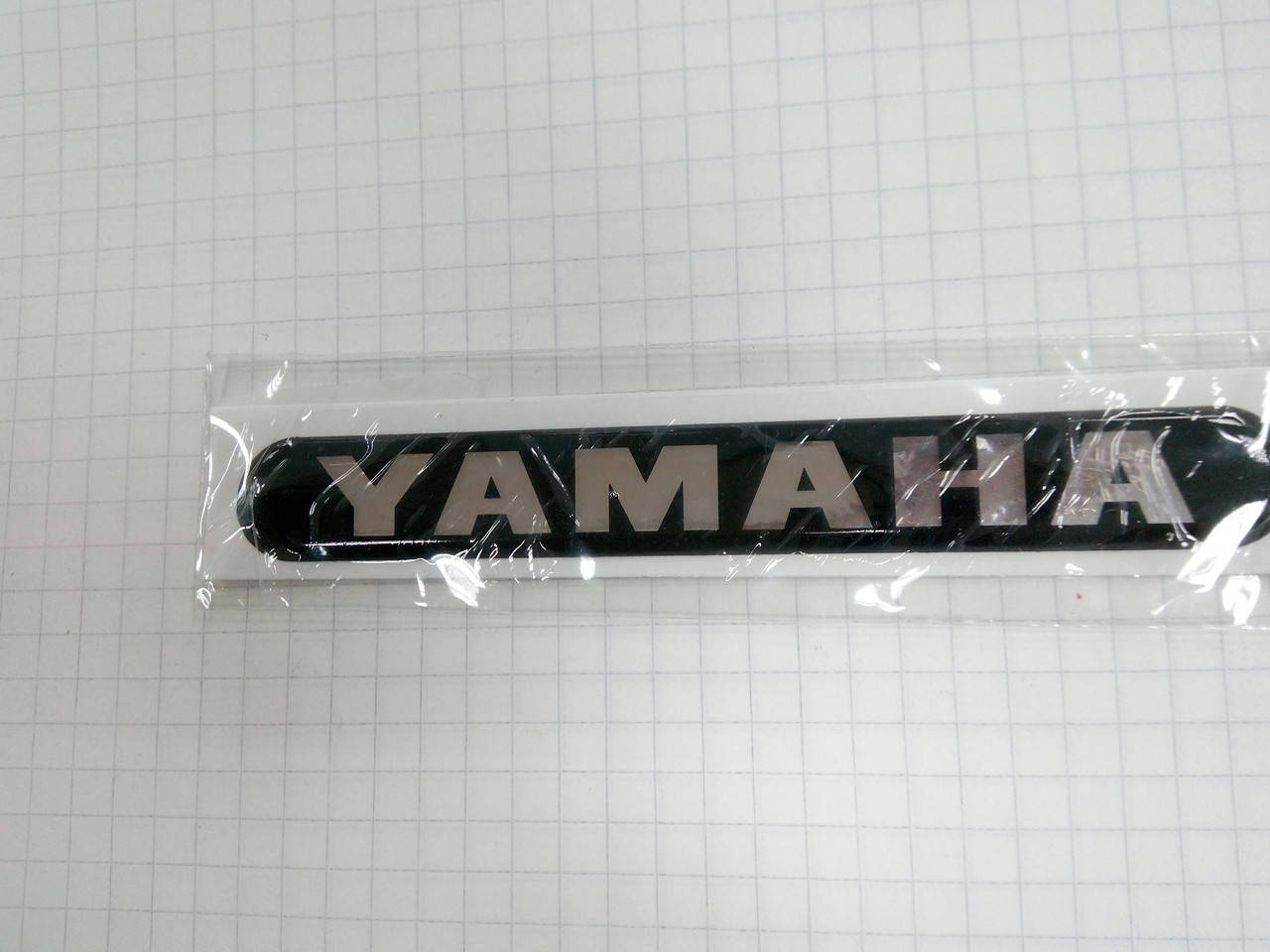 

Силиконовая наклейка YAMAHA 110х14 мм
