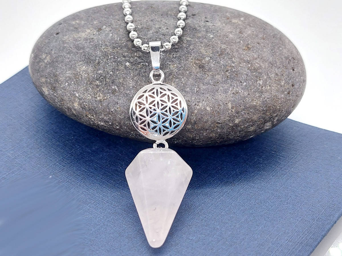 

Кулон Цветок жизни Розовый кварц на цепочке
