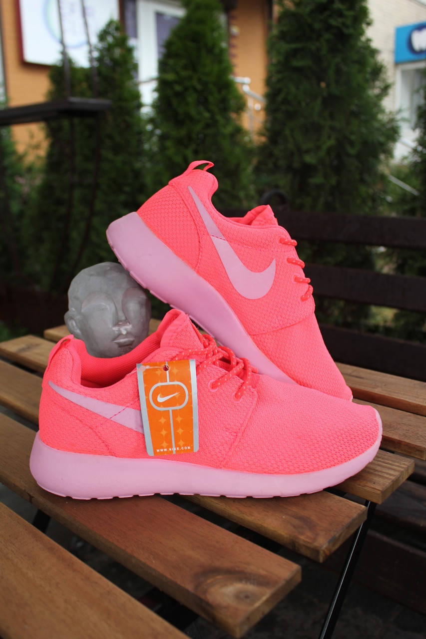 

Кроссовки женские тканевые Nike Roshe Run ярко-розовые, Розовый