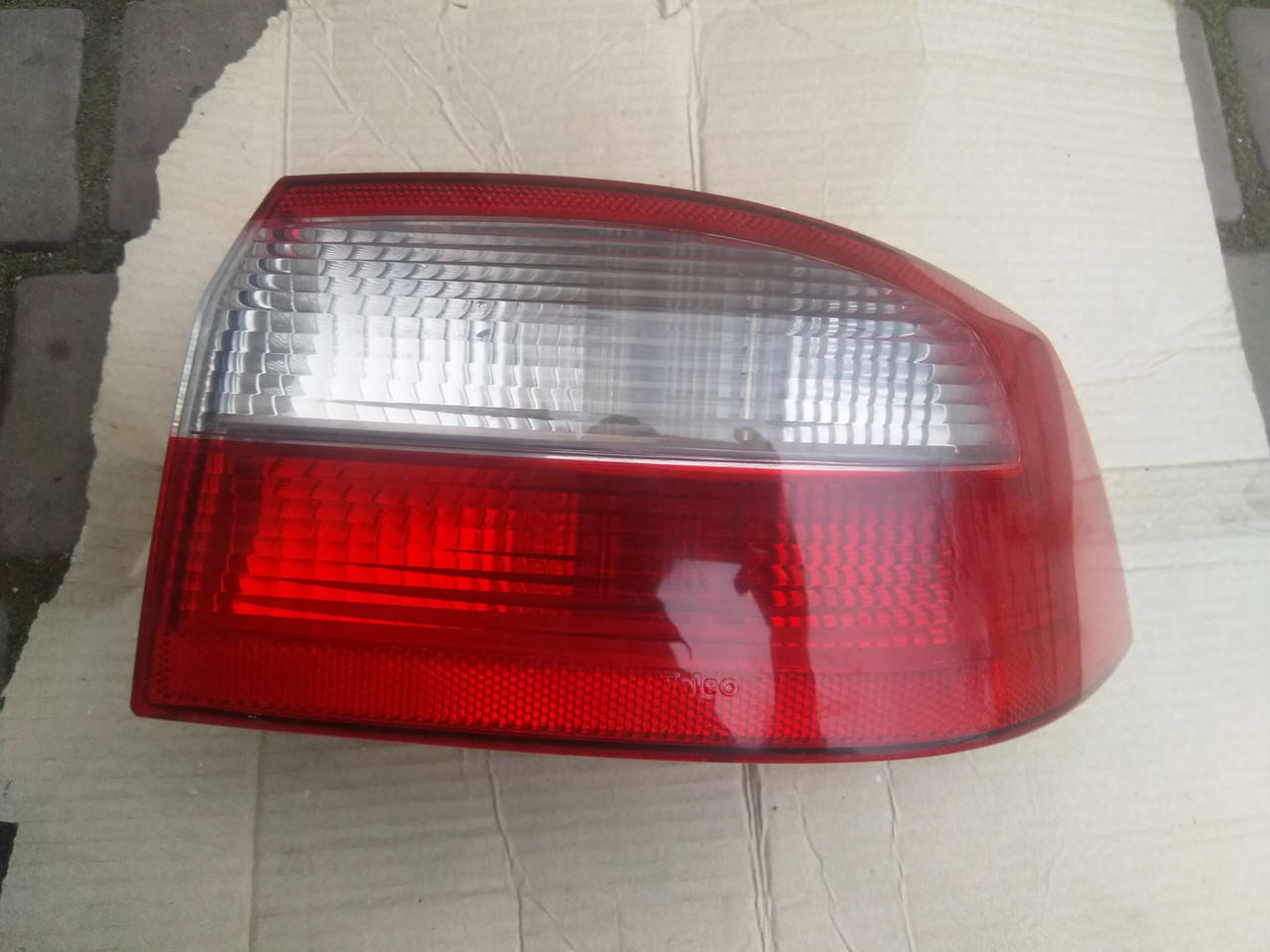 

Фонарь задний правый Renault Laguna 8200002474
