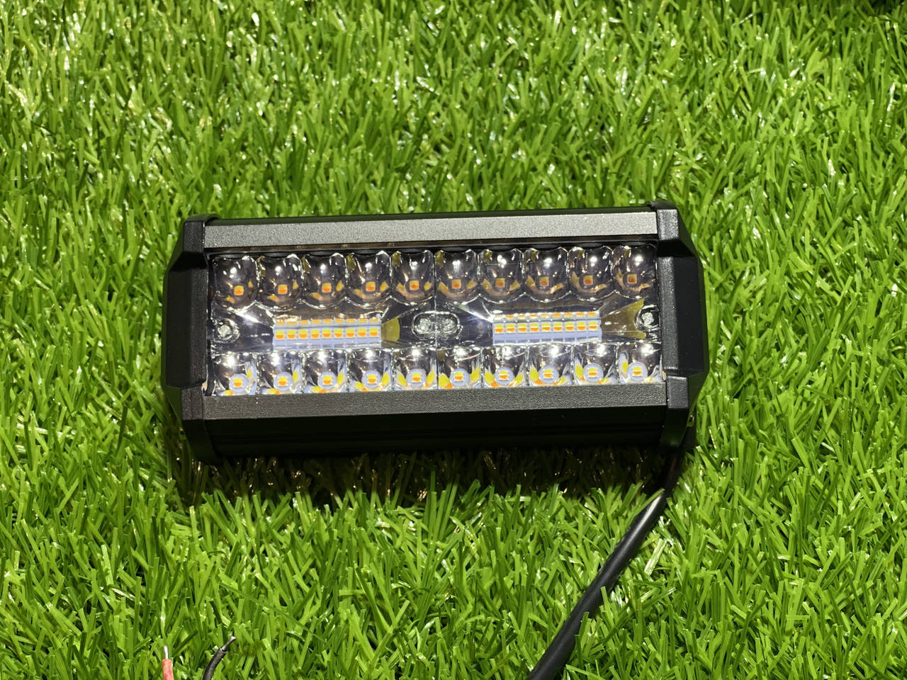 

Светодиодная LED фара со стробоскопом, желтый с белым 120 Вт 17х8см