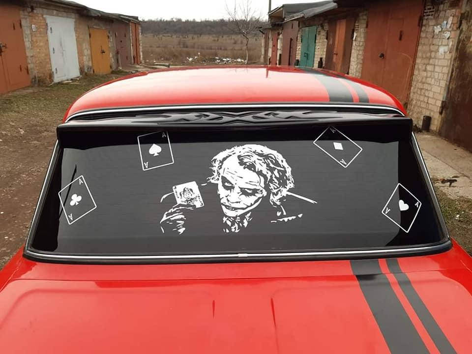 

Виниловая наклейка на авто Джокер с картами