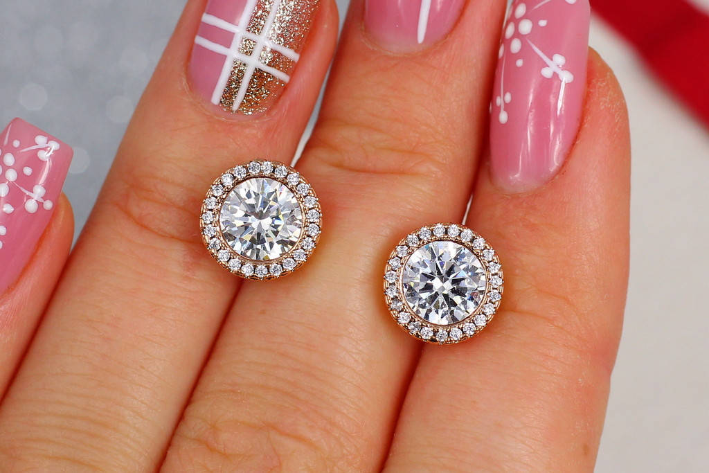 

Серьги гвоздики Xuping Jewelry с ободком из мелких фианитов 10 мм золотистые