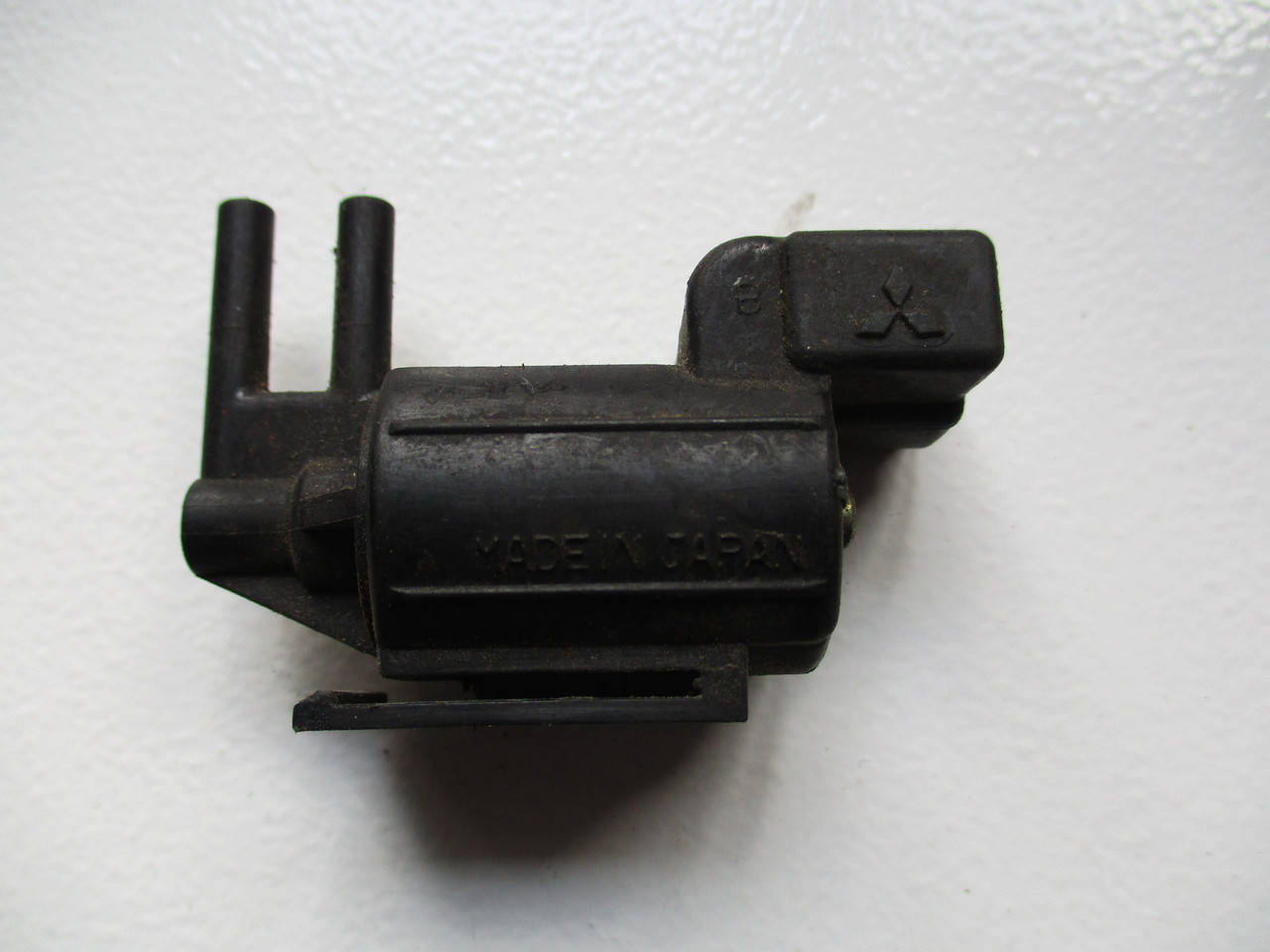 

Клапан электромагнитный K5T43983 995828 Galant 93-96 r. 5k Mitsubishi