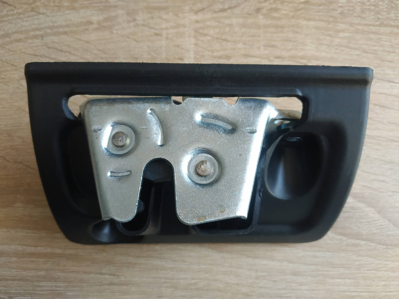 

Замок кришки багажника ляди FIAT DOBLO 03.01-01.10 (POLCAR 3040ZC5) 51773974