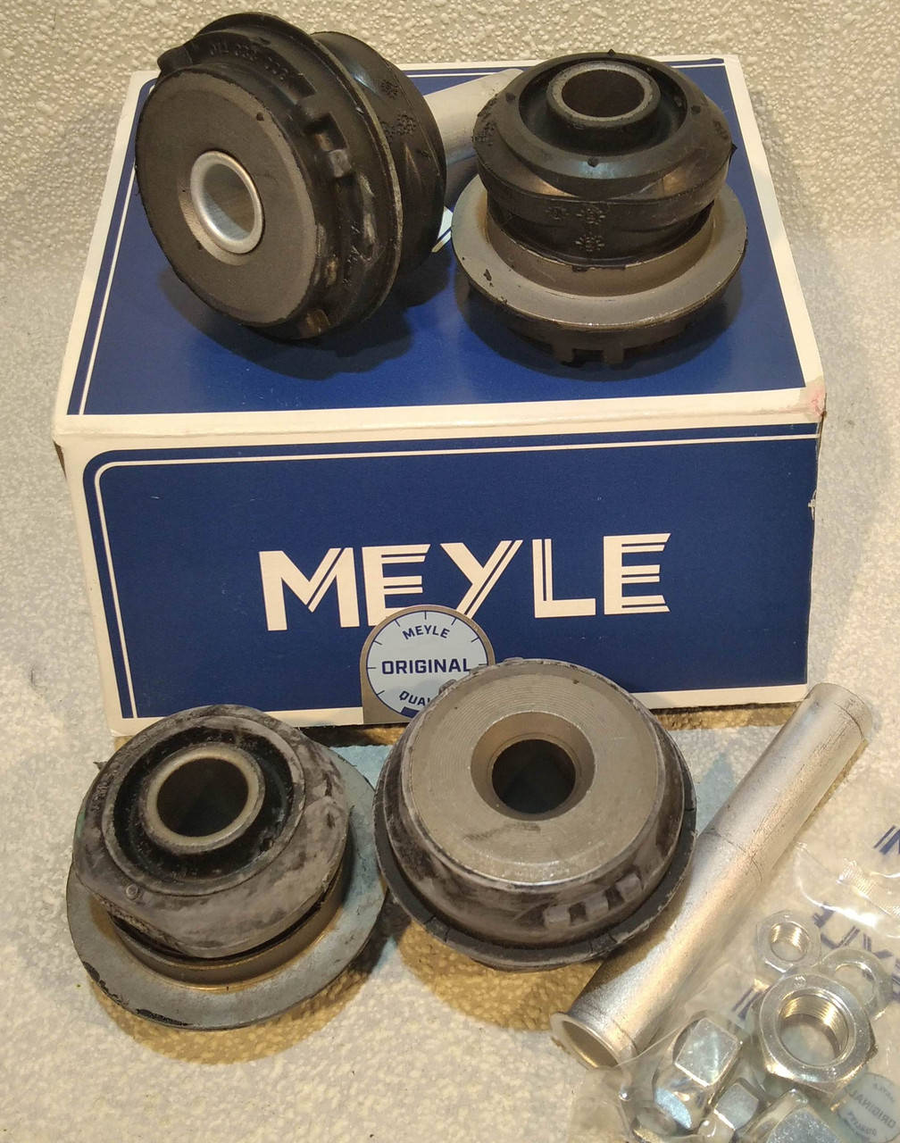 

Сайлентблоки рычага Мерседес 190, 201, 124 перед низ Meyle