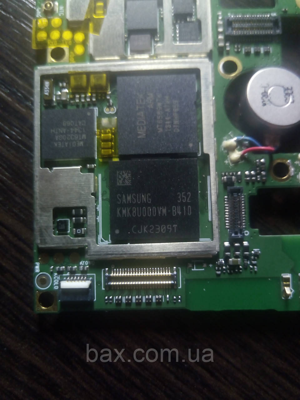 Мікросхема пам'яті Samsung KMK8U000VM-B410 На платі