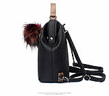 Сумка рюкзак жіночий з хутряним помпоном (чорна), фото 4