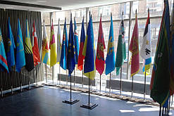 Оформлення  офісу Німецького Суспільства Міжнародної  Співпраці  флагами на підставках