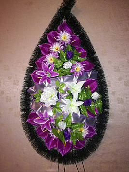 Вінок ритуальний з штучних квітів (Класична висока Лілія  №3), розміри 180*80 см, доставка по Україні.