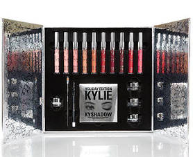 Подарунковий набір косметики Kylie Birthday Edition ( Кайлі Бьоздей Эдишн)