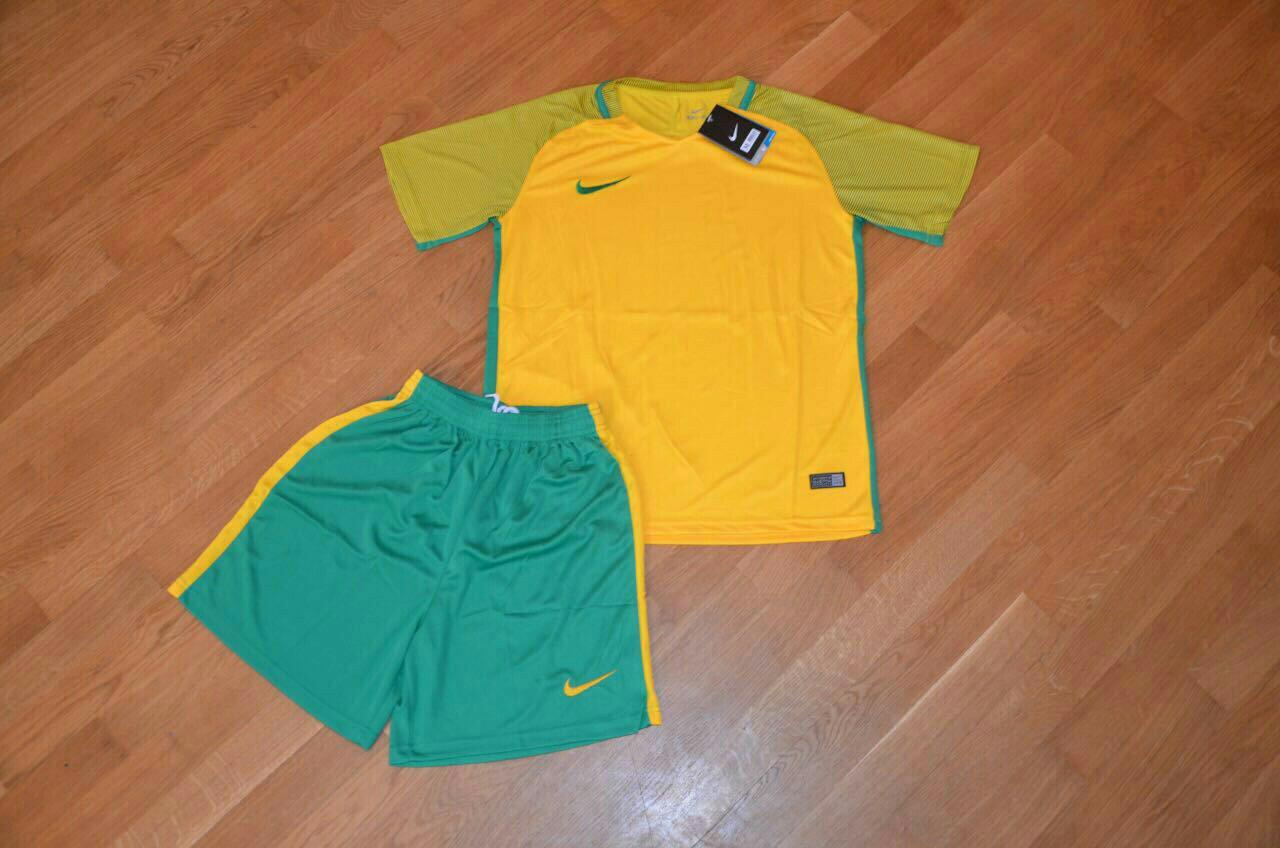 Комплект футбольної форми Nike жовтий з зеленим